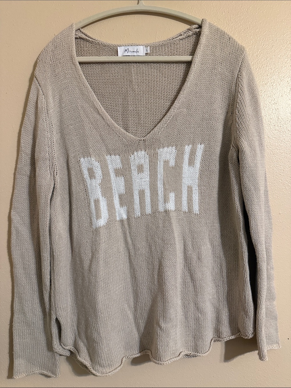 Vineyard Vines Beige V-Neck 'BEACH' Knit Pullover